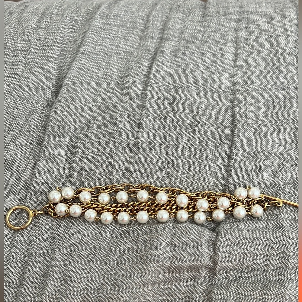 Gold pearl bracelet